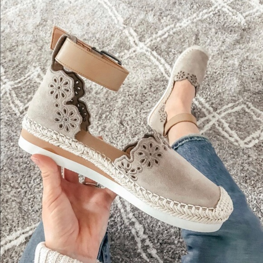 NWT CROWN VINTAGE SANDALS TAN